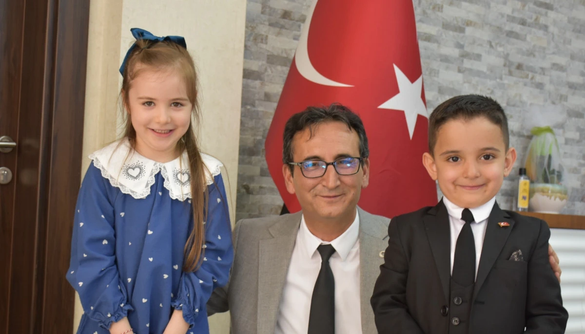 23 Nisan&rsquo;da Makamın Sahibi Minikler Oldu