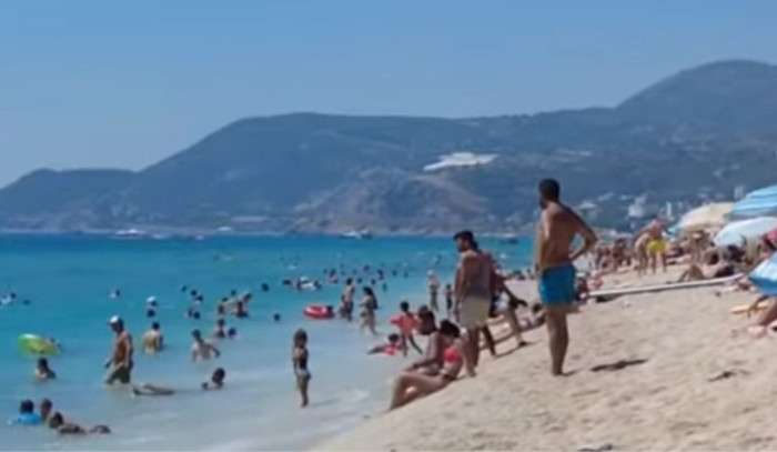 Alanya'da sahiller Eylül'de de boş kalmadı