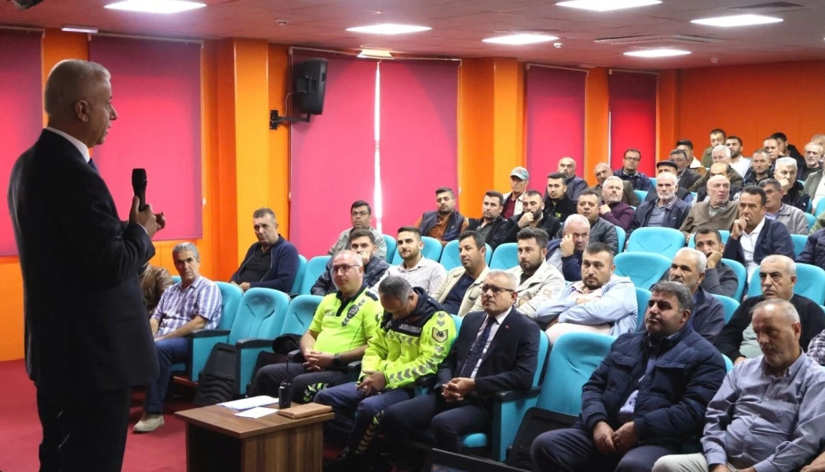 Karaman'da Okul Servislerinde G&uuml;venlik Tedbirleri Ele Alındı