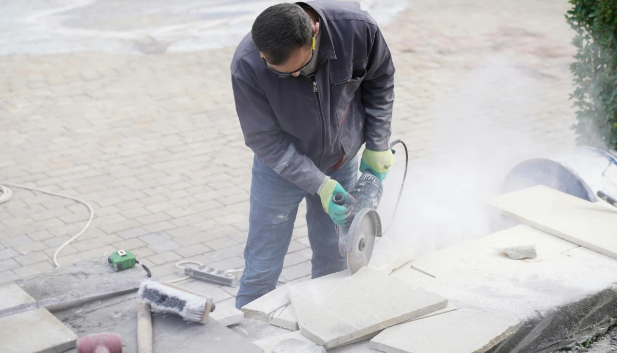 SGK’dan kritik düzenleme: Emekli olup çalışanların maaşı kesilecek